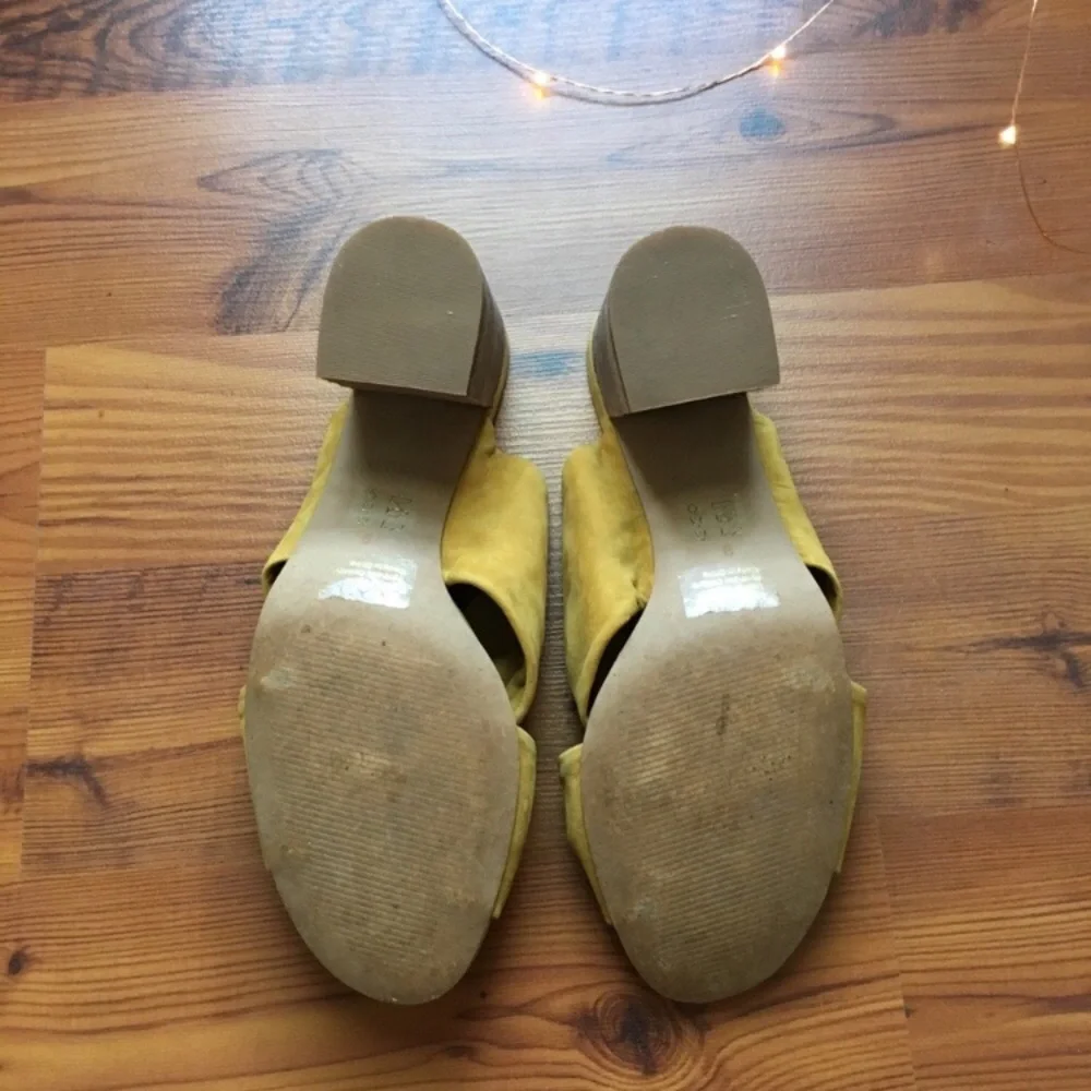 Madewell Mustard Yellow Knotted Suede Block Heel Sandals - Picture 4 of 8